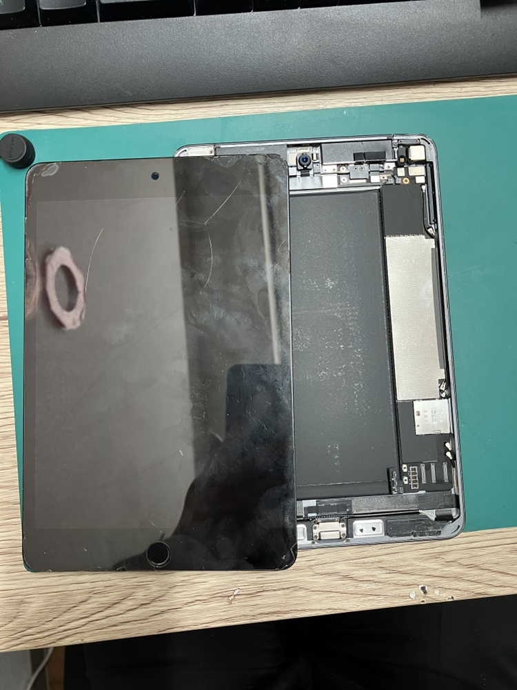 iPad mini5】液晶表示不良による画面交換修理 | スマホスピタル