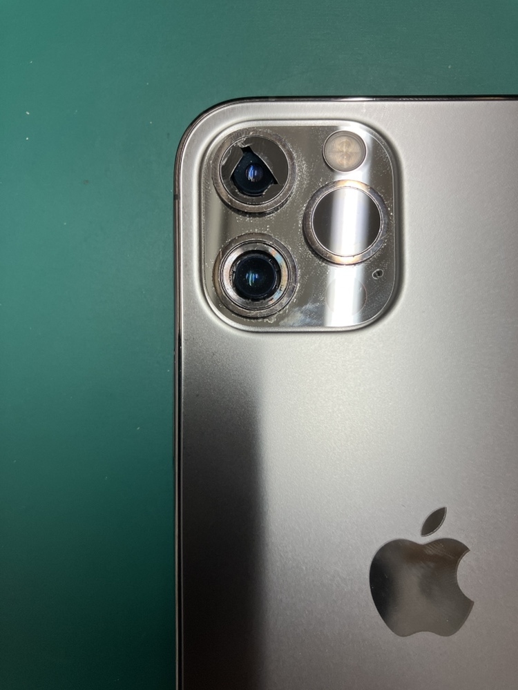 iPhone 12ProMax グラファイト 256GB 本体 （カメラ割れ） iPhone12ProMaxのカメラレンズが割れた！こんな時はパーツ取り寄せで