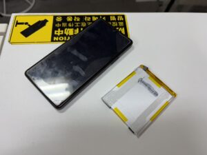 新品バッテリーへ交換したXperia Ace IIIの修理完了後の状態