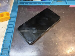 iPhone11の画面が割れてしまった修理前の状態