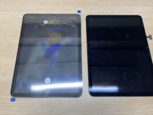 新しいディスプレイへの交換が完了し、黒いシミも消えて元通り綺麗な大画面で操作できるようになったiPadAir(M2)11インチの前面