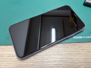 iPhone11の画面が割れてしまった状態(自由が丘・スマホスピタル自由が丘店)