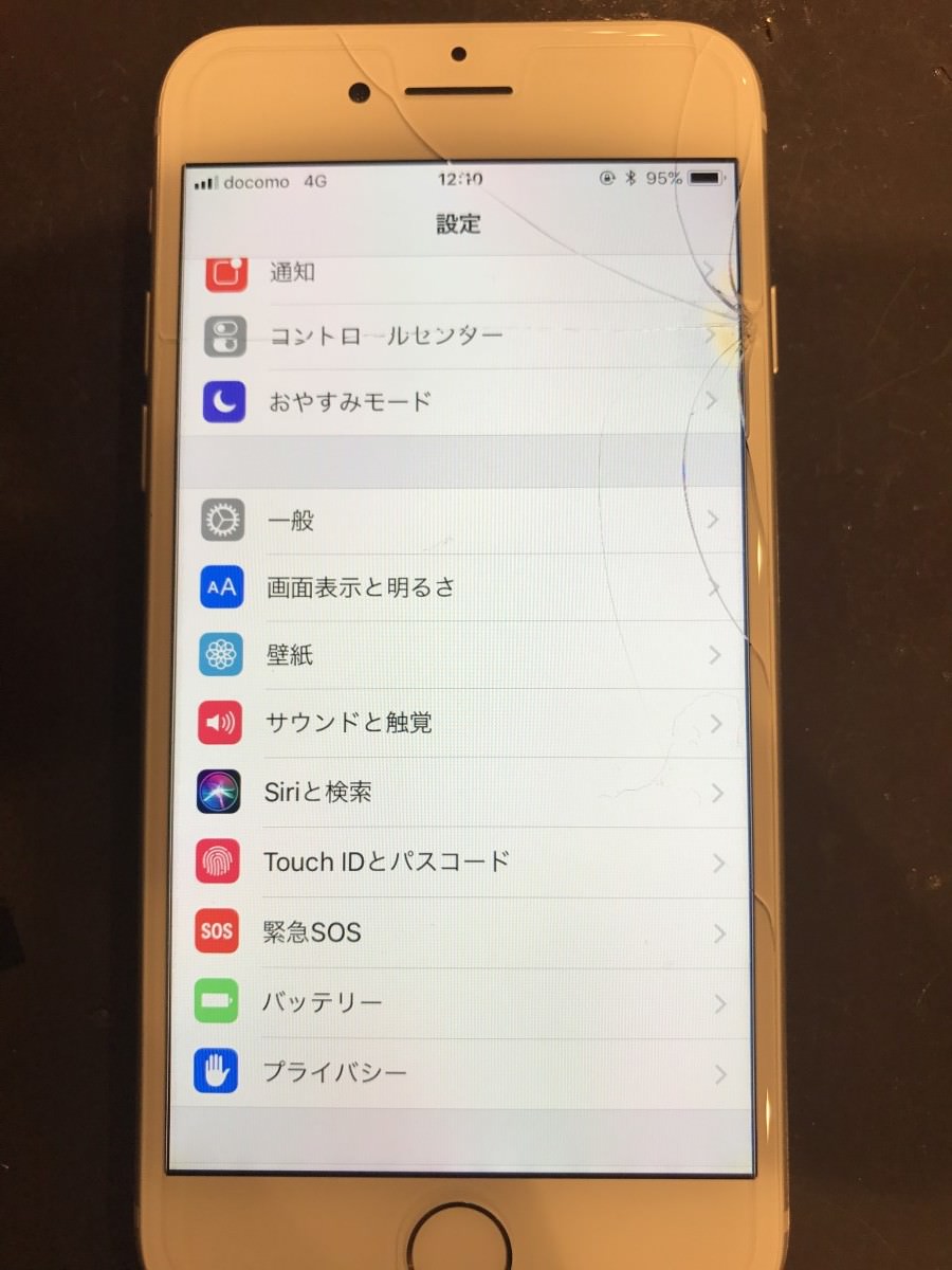 Iphone8一部液晶が黄色に変色 それ画面交換で直ります スマホスピタル尼崎