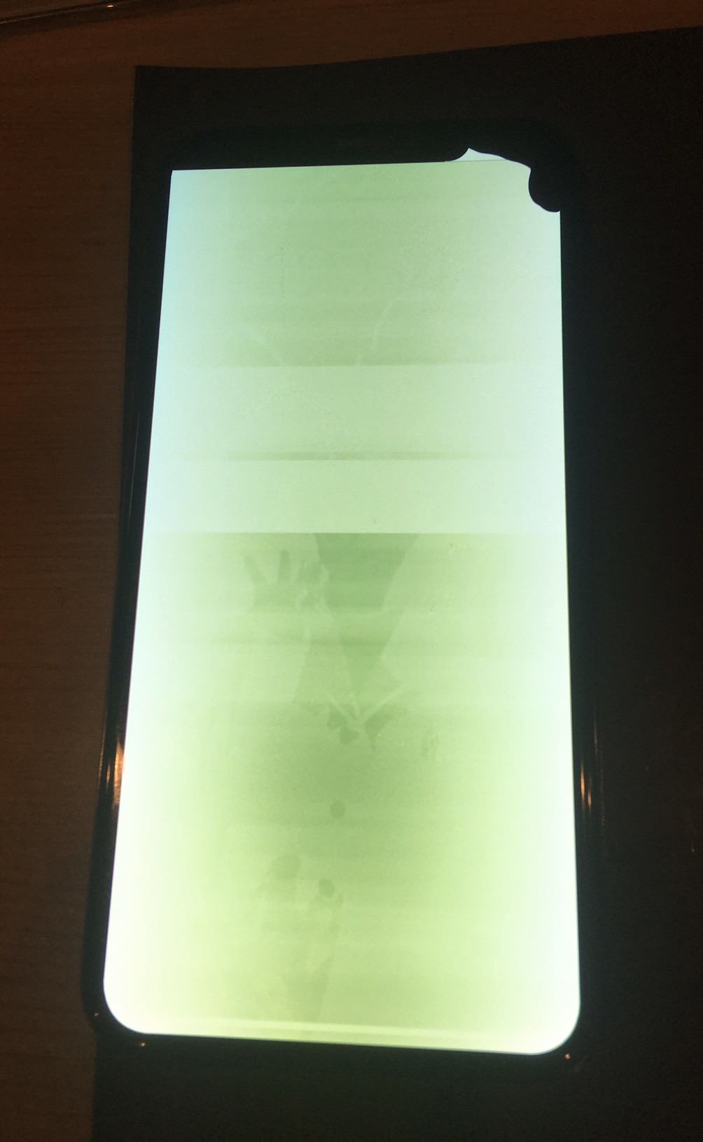 Iphone X の画面が黄緑に 一体何故 スマホスピタル尼崎