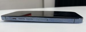 iPhone 13 Pro バッテリー膨張 中華街