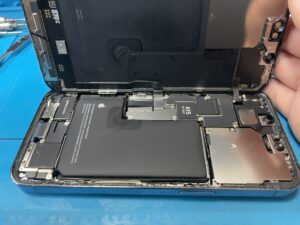 iPhone 13 Pro バッテリー交換 中華街