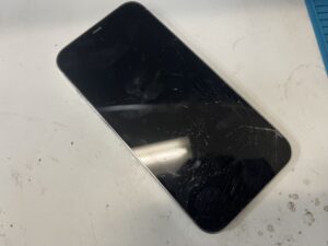 iPhone 12 Pro Max　画面交換　横浜元町中華街