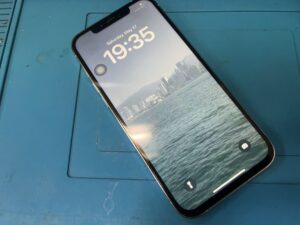iPhone 12 Pro Max　フロントパネル交換　横浜元町中華街