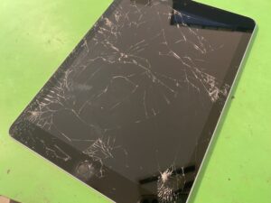iPad (第6世代) 画面割れ