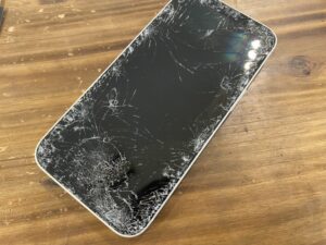 iPhone 14 画面交換修理 中華街