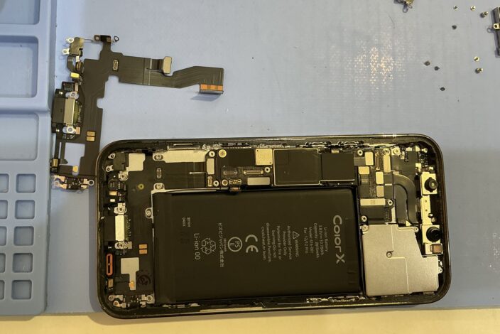 iPhone12Proの充電口のお修理をしました！ | スマホスピタル 小田原店