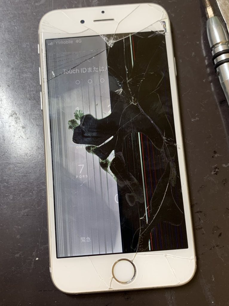 iPhone6s画面割れで液漏れ