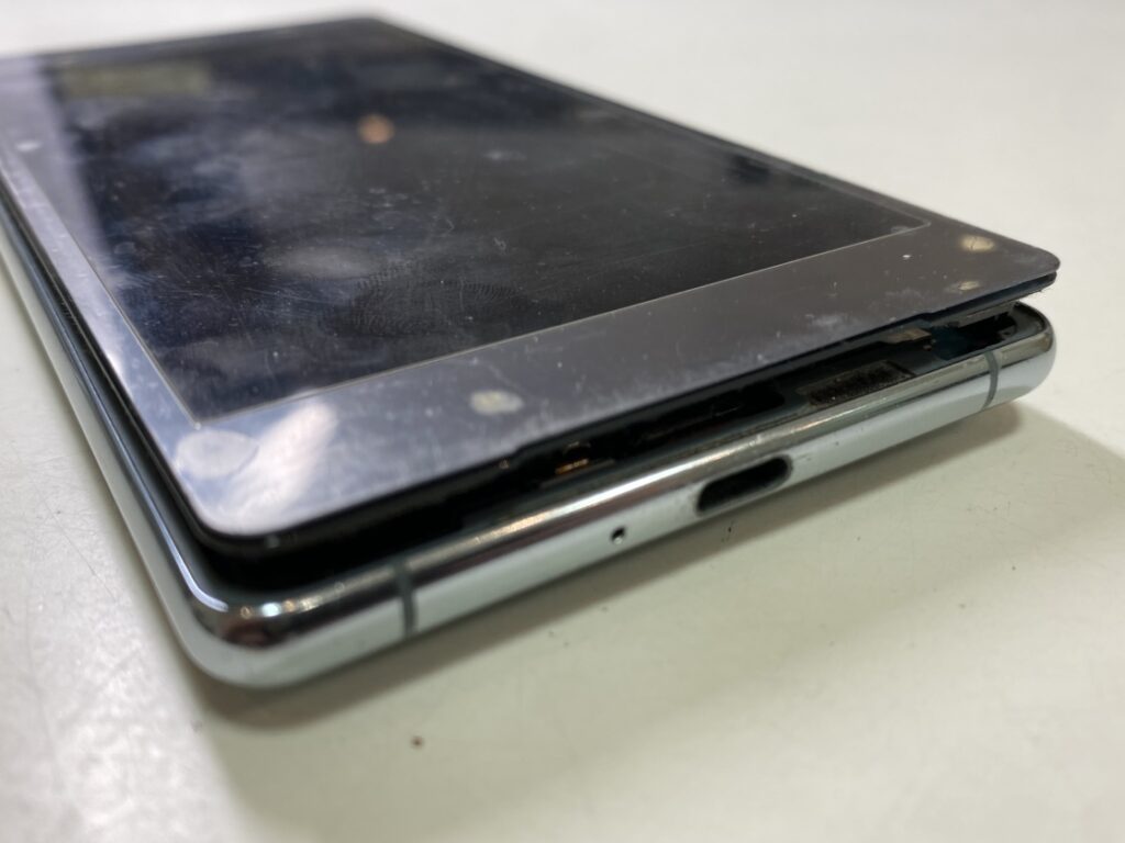 XperiaXZ2Premiumの画面浮き