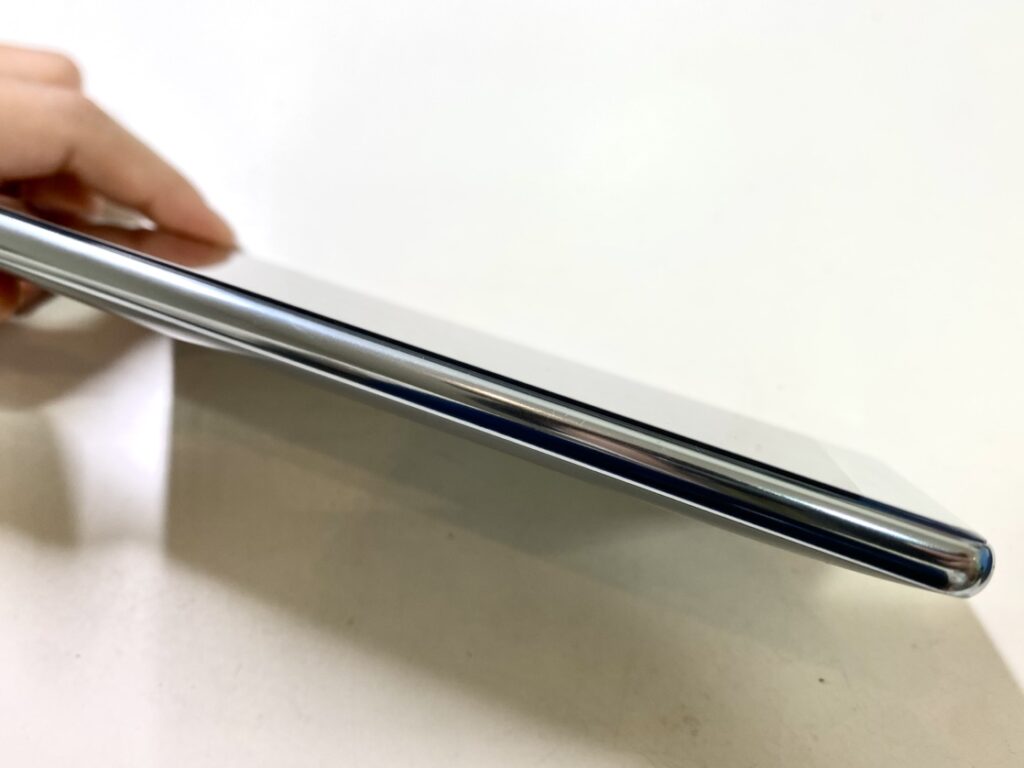 側面から見ても隙間はない