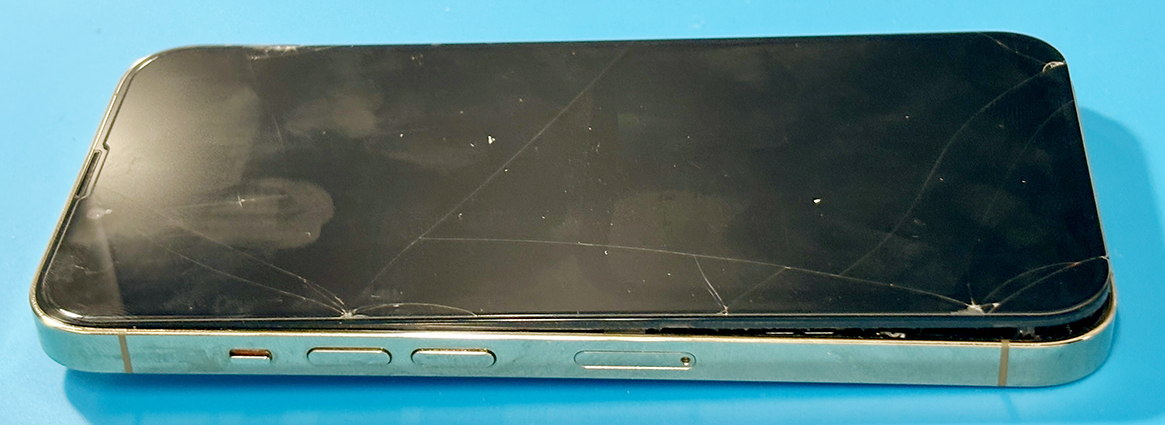 iPhone 13 Pro バッテリー交換】大分市で即日対応！膨張による画面浮き