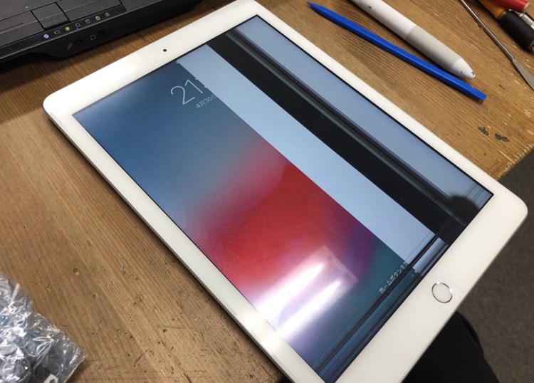 iPad画面に縦線が入った場合の原因はなに？ -