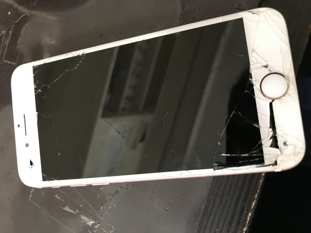画面割れ Iphoneの画面のタッチが効かない 即日対応 スマホスピタル新宿アルタ