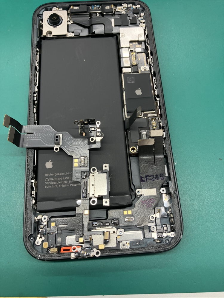 iPhone16e充電口修理は新宿で！反応なし・接触不良も即日解決 | スマ