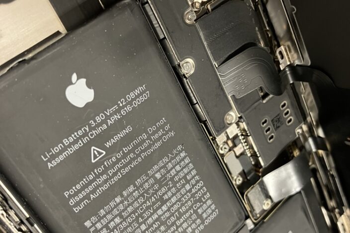 iPhoneXsMaxバッテリー交換は新宿で！新宿区内にお住まいのお客様より