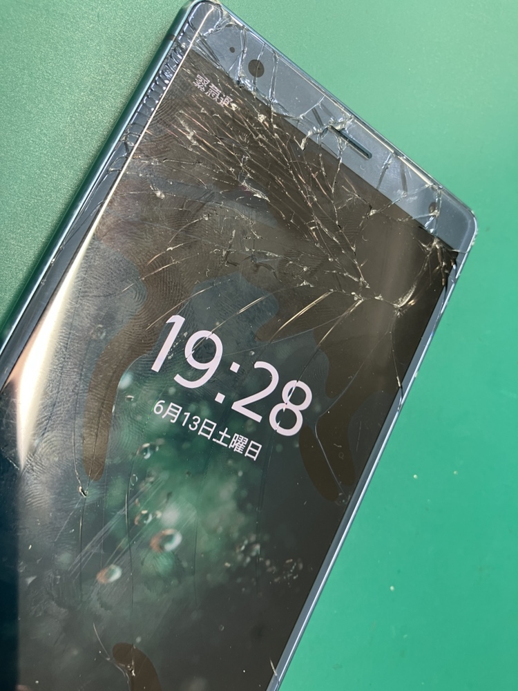 XperiaXZ2修理は新宿で！画面割れ・ガラス大破も即日データ保持 | スマ