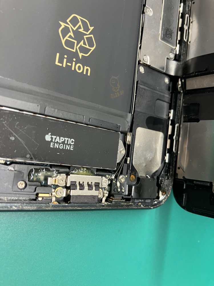 iPhone7P修理は新宿で！水没データ救出・基板洗浄も即日対応 | スマ