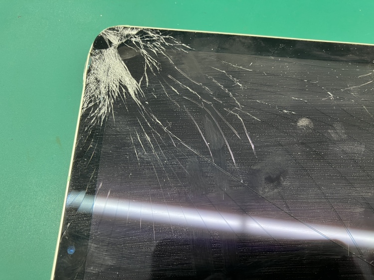 Apple iPad Air第4世代　本体 画面損傷あり IMG_6489.jpg