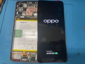 OPPOReno7A画面交換修理、画面仮付け中