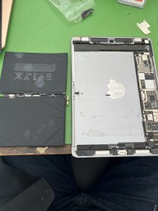 iPadPro9.7 バッテリー交換 阪東橋