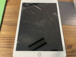 iPad7　タッチパネル交換　馬車道