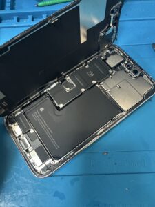 iPhone14Pro 画面交換 日ノ出町