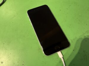 iPhoneSE3　修理　関内