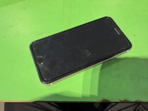 電池の減りが早くなったiPhone SE3をスマホスピタル横浜関内店で受付