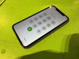 電池が劣化し充電の減りが早いiPhone 11をスマホスピタル横浜関内店で受付