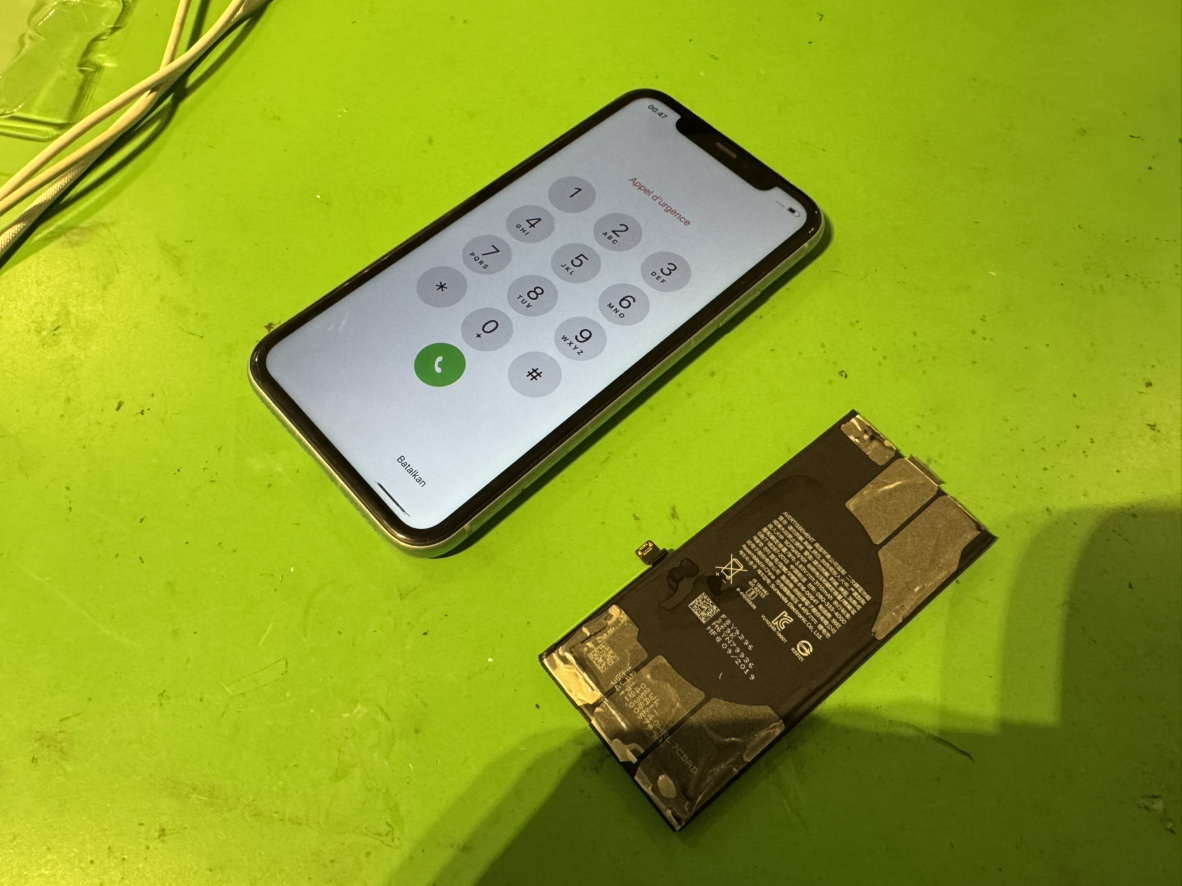 iphone11 電池残量100% 64GB appleケア電池交換 iPhone11電池交換！中区のスマホスピタル | スマホスピタル横浜関内店