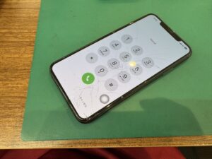 横浜市西区エリアから受付した画面がバキバキに割れたiPhone 11 Pro Max