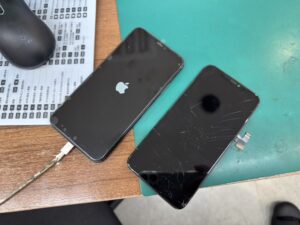画面修理を終えてピカピカの液晶に復活したiPhone 11 Pro Max