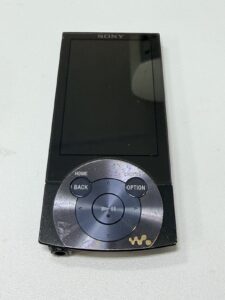 10年以上の使用でバッテリーが劣化してしまったWALKMAN NW-A855の修理前写真