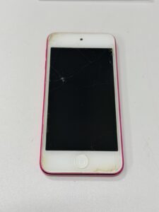 新しいバッテリーへ交換され画面の浮きが綺麗に収まったiPod touch 6の修理後写真