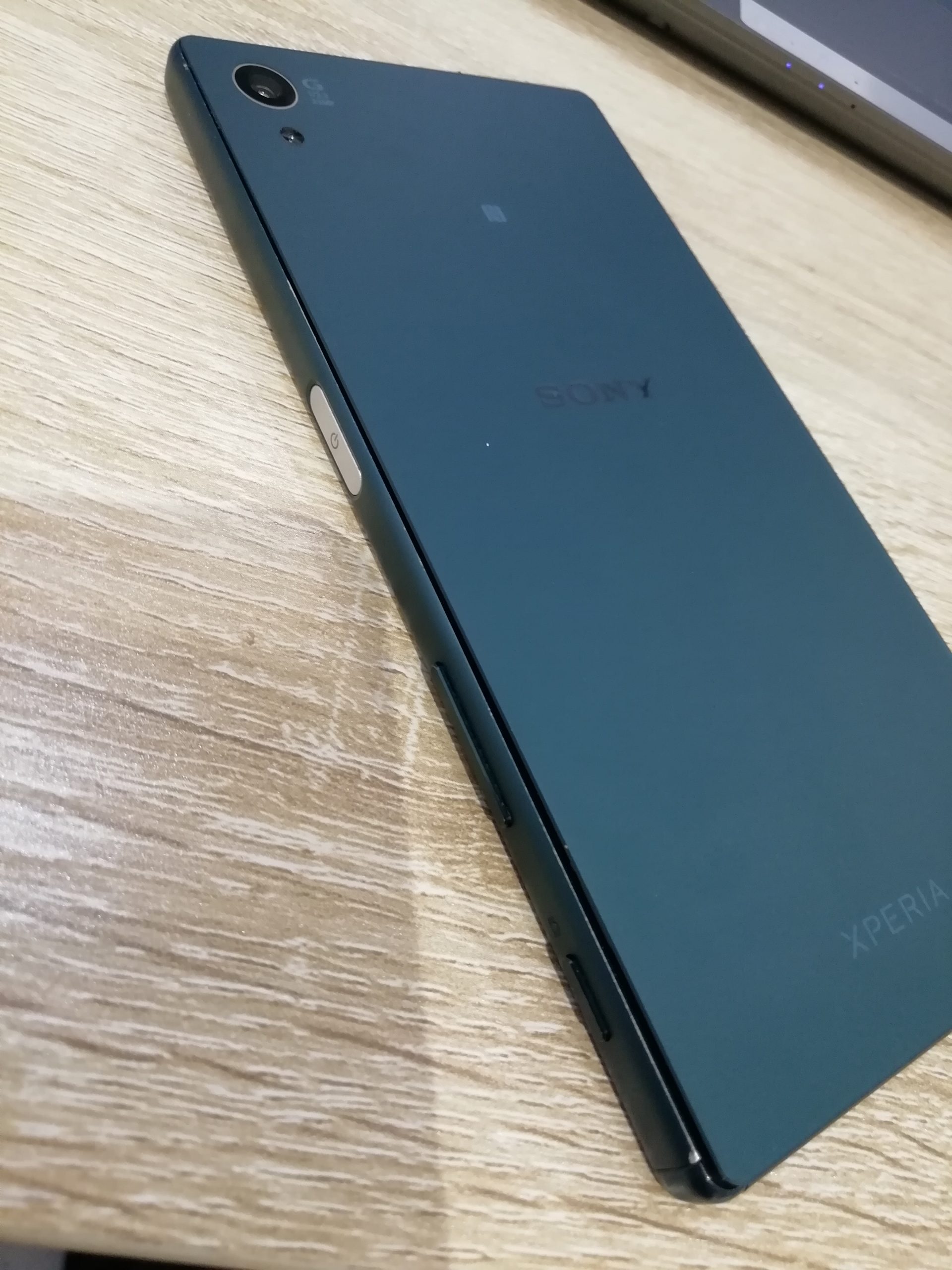 バッテリー膨張によりFeliCaが使えない！？Xperia Z5バッテリー