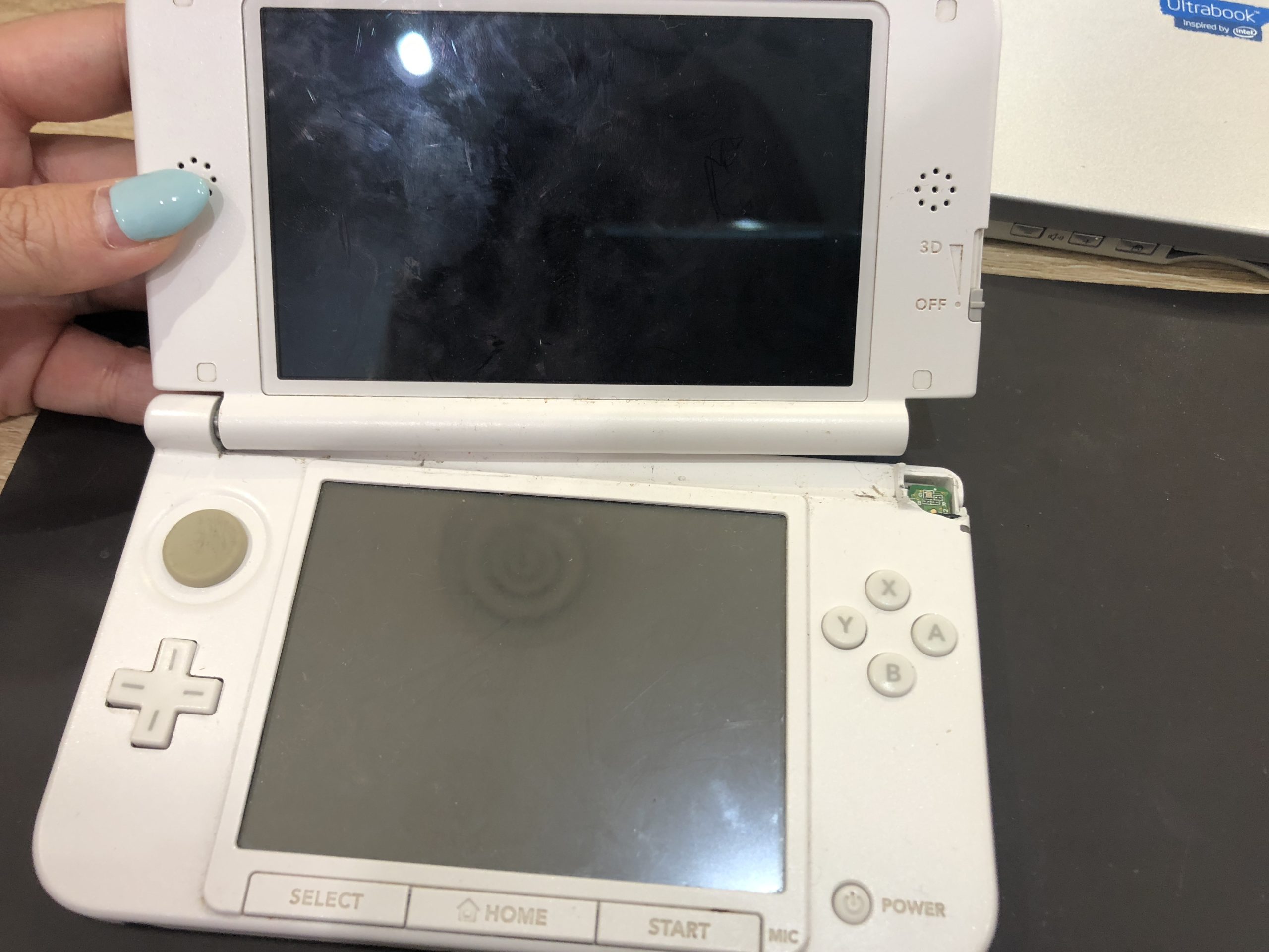 本体が真っ二つ！？そんな3DSも修理可能です！ | スマホスピタルイオン