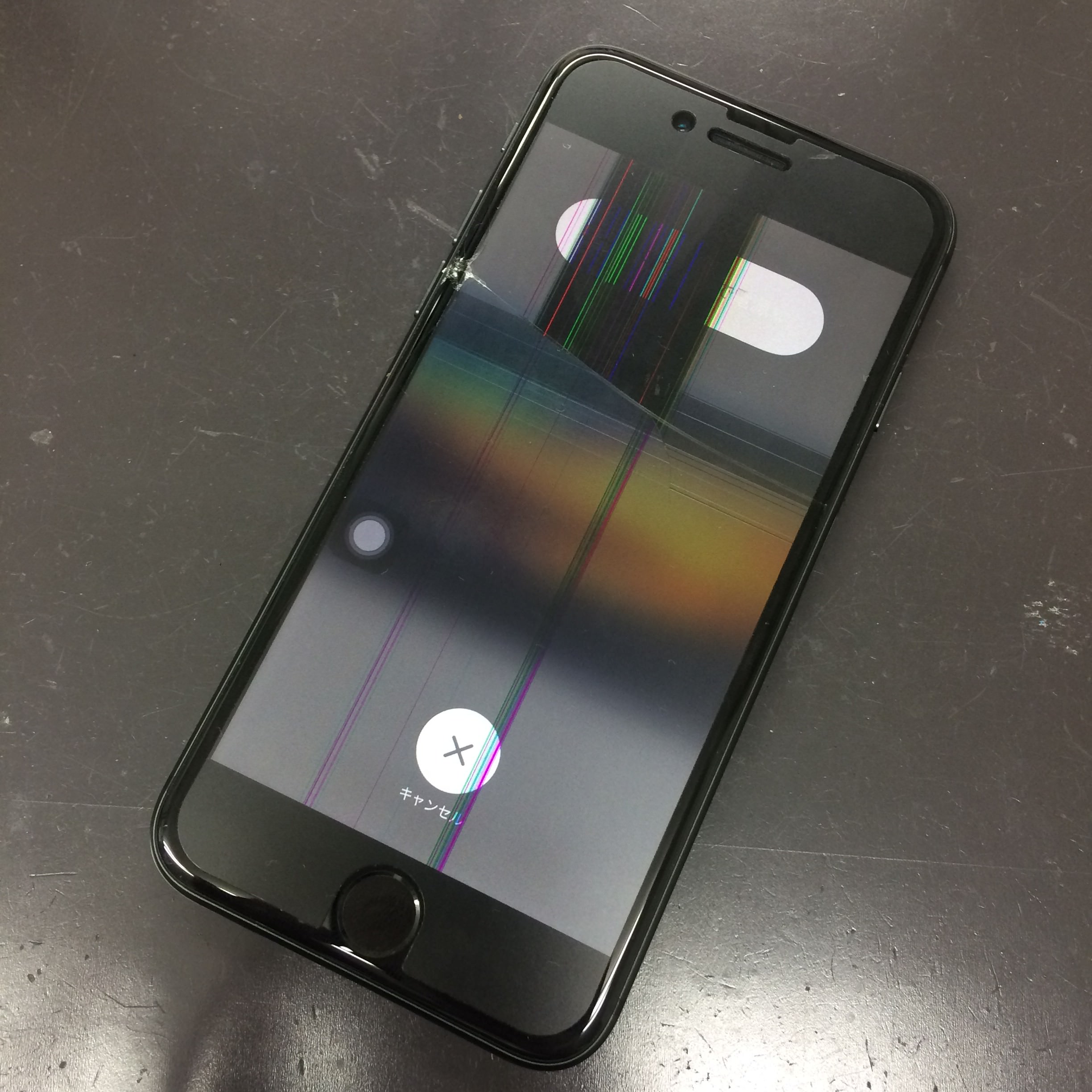 側面からの衝撃で画面破損のiphone 8修理です スマホスピタル名古屋駅前