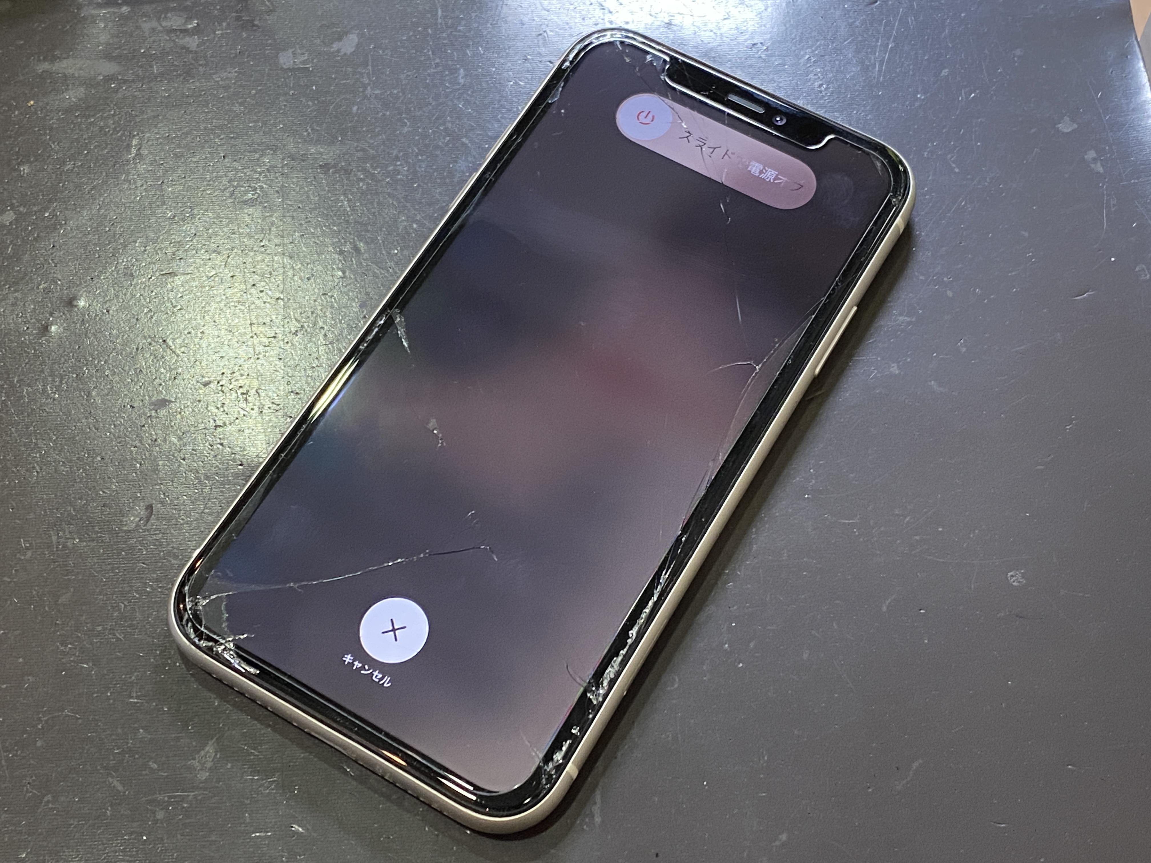 Iphonexrの画面ガラス割れがフィルムの下で スマホスピタル名古屋駅前