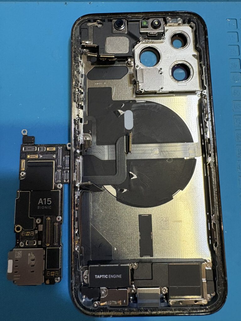 iPhone 13 Proの充電口修理