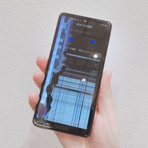 AQUOS sense5Gの画面割れ　修理前　スマホスピタル