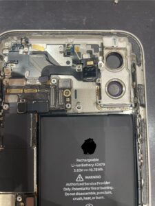 iPhone 12 バックライト交換