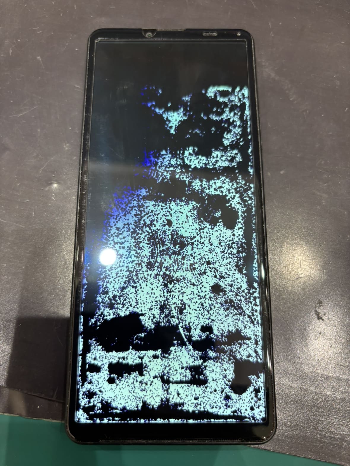 Xperia 10 Ⅳの画面表示不良で操作が出来ない…修理可能です！ | スマ