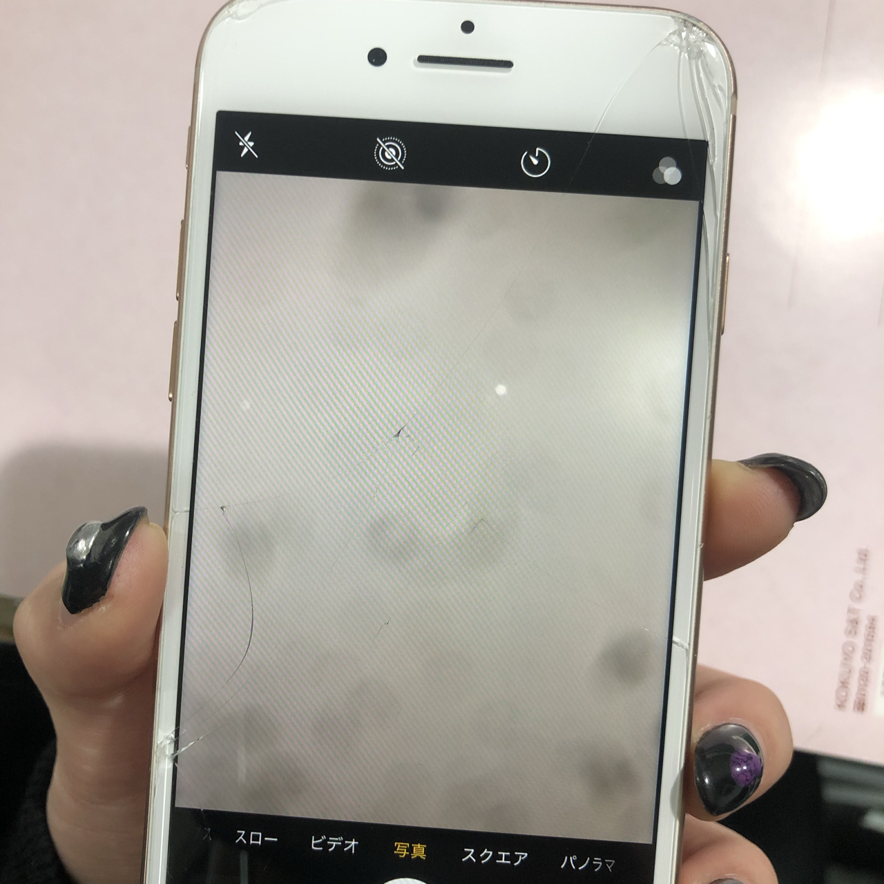 Iphone8のカメラにシミ それカメラレンズが割れているかも スマホスピタル大阪梅田