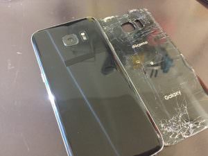 Galaxy S7 Edge　背面割れ　バックパネル　交換　修理　スマホ修理　大阪