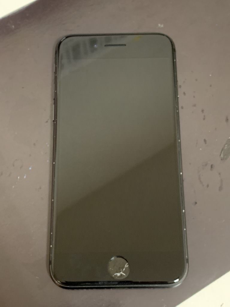 iPhone8画面交換修理