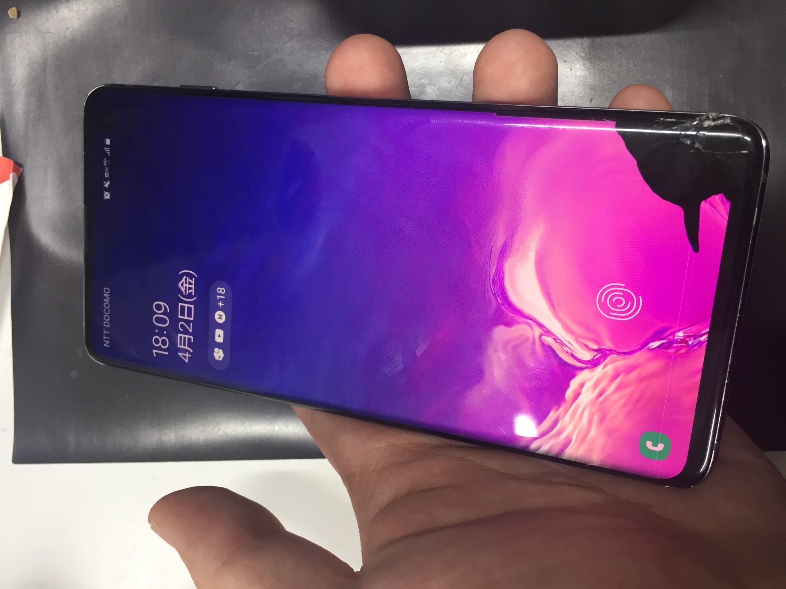SAMSUNG Galaxy s10 プリズムブルー 液晶漏れ GalaxyS10】液晶が割れてしまったGalaxyS10、画面交換修理で治ります